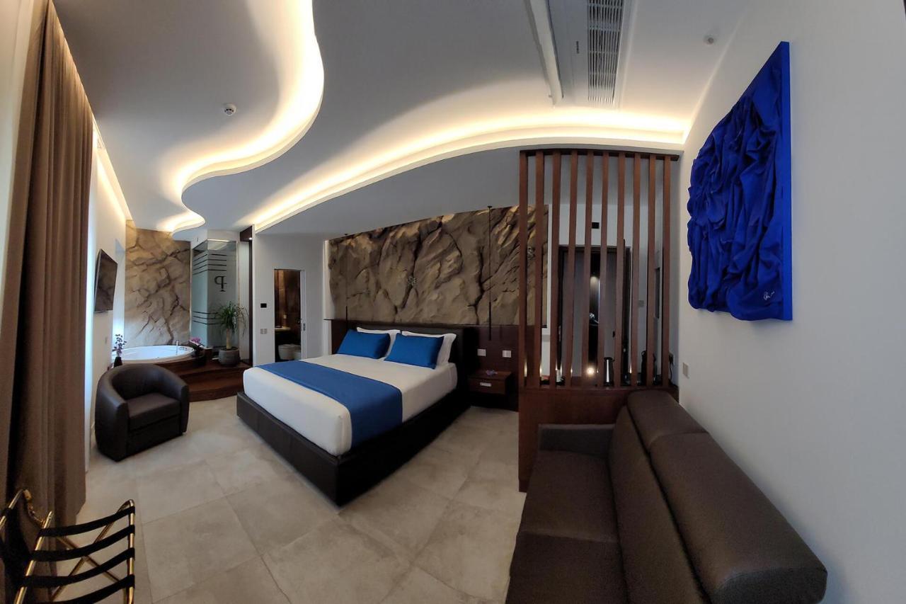 Palazzo Ferrucci Luxury Suites Cagliari Exterior photo